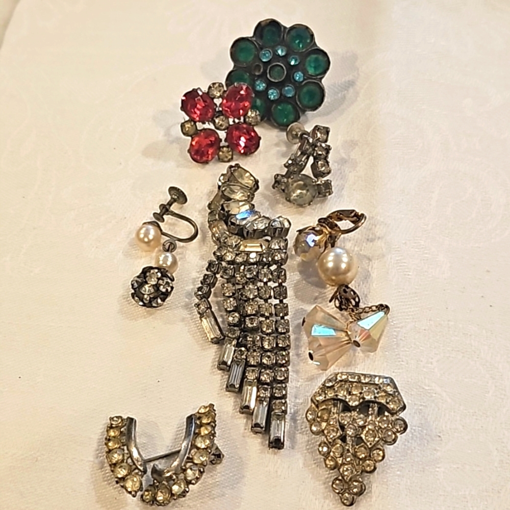 Vintage lot of (8) rhinestone earrings